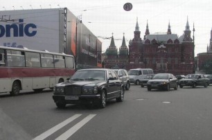 В «Bentley» Максима Галкина врезался микроавтобус