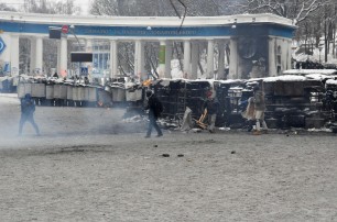 Политолог: Запад закрывает глаза на незаконные силовые действия оппозиции