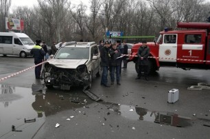 В Днепропетровске спасают раненную в ДТП на остановке