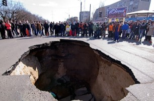 Огромный провал на одесской улице