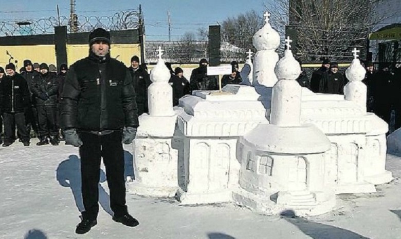 Среди заключенных Донецкой области проводят конкурс снежных скульптур