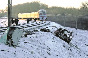 Школьница предпочла лыжи и не села в маршрутку, в которую врезался поезд