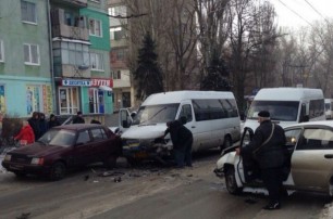 В Запорожье столкнулись «Ланос» и маршрутка: пострадали 5 человек