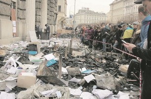 Запад движется в Киев, а Восток — не выпускает силовиков в столицу