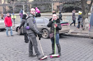 В центре Киева начали наводить порядок