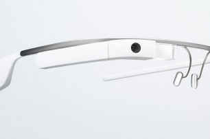 Белые Google Glass размели в первый день продаж