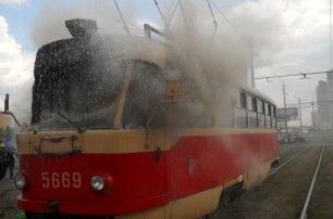 В Днепропетровске загорелся трамвай