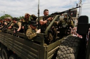 В Артемовске напали на воинскую часть, а в Луганске обстреляли аэропорт