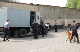 Бойцы «ДНР» штурмуют военную часть в Донецке