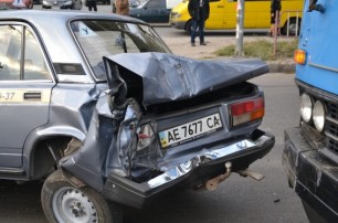 В Днепропетровске автобус с военными протаранил три автомобиля