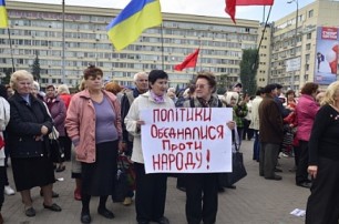 Под ЦИК проходит акция Occupy CVK с требованием люстрировать кандидатов в депутаты