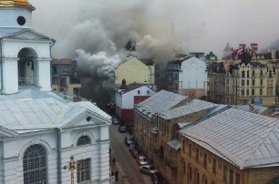 На Воздвиженке в Киеве — сильный пожар