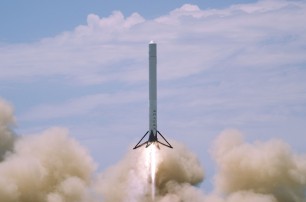 SpaceX показала взрыв первой ступени Falcon при посадке (видео)