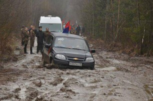 Автопробег в честь Дня победы застрял в российском бездорожье