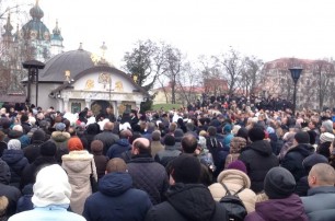 Более 20 тысяч киевлян поддержали Десятинную церковь