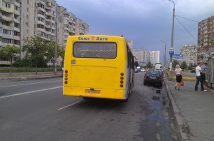 Экстремальный путь домой: В Киеве в маршрутке “Богдан” на ходу оторвало двери