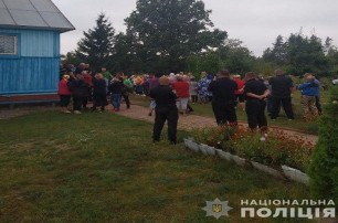 Священник УПЦ - о противостоянии за храм на Ровенщине: На мне рвали волосы, били