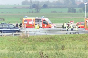 Во Франции перевернулся автобус, десятки пострадавших