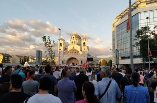 В Черногории задержаны священники после участия в крестном ходе против антицерковных законов