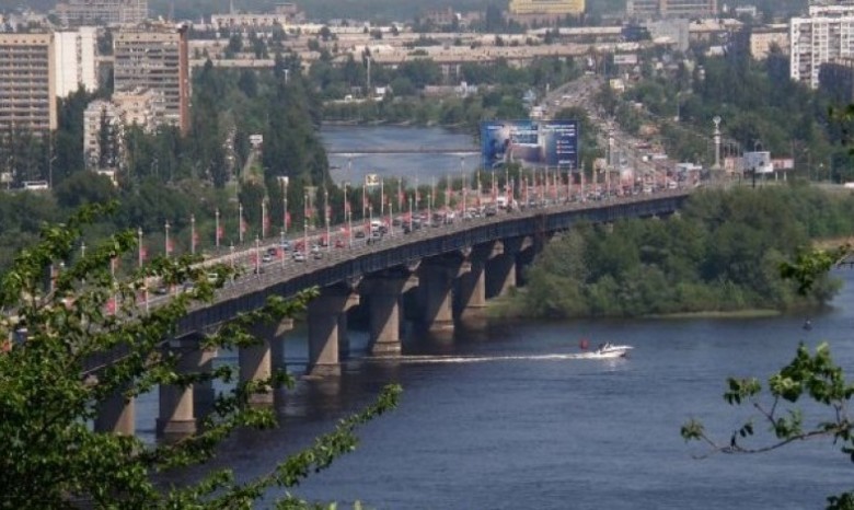 На мосту Патона в Киеве третий раз за полгода прорвало трубопровод