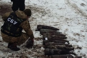 На Луганщине СБУ обнаружила тайники боевиков со снарядами дальнобойной артиллерии