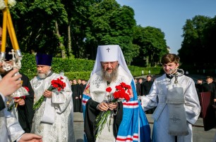 Митрополит Антоний призвал помнить подвиг ветеранов ВОВ и молиться за них