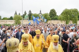 В УПЦ считают, что политическая символика неуместна на богослужениях