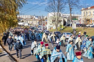 В Сумах верующие УПЦ прошли крестным ходом в честь чудотворной иконы Богородицы