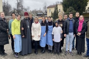 В Днепре при храме УПЦ кормят военных и беженцев