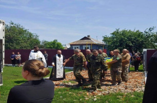 Священники УПЦ в пяти епархиях отпели погибших воинов ВСУ